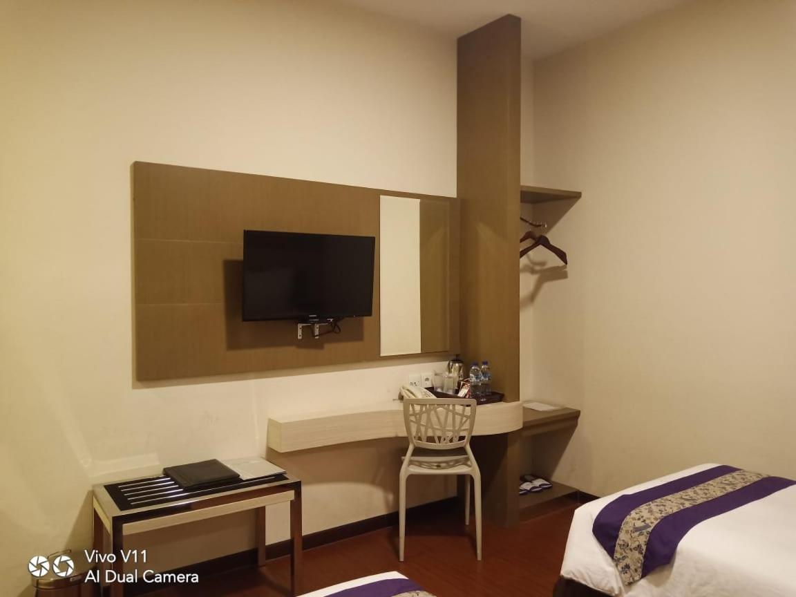 Ayla City Hotel Sorong Esterno foto