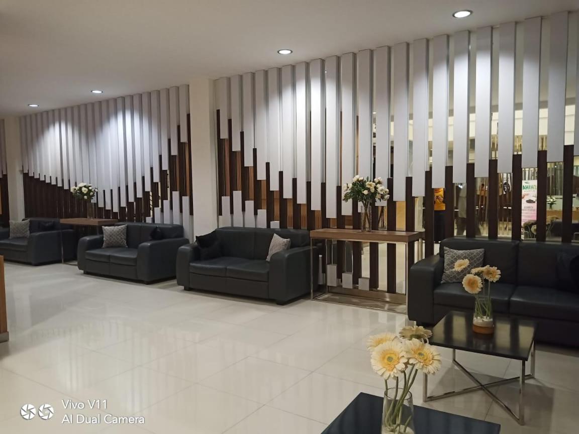 Ayla City Hotel Sorong Esterno foto
