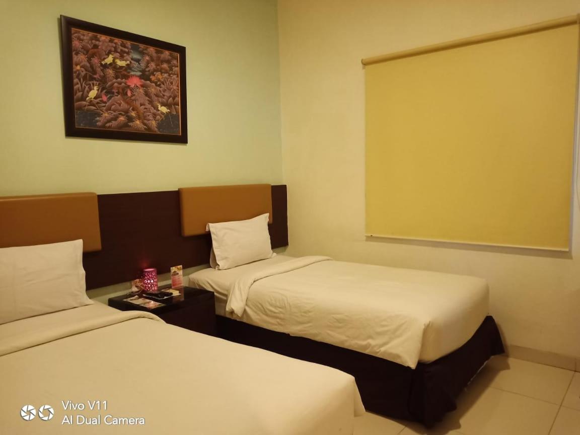 Ayla City Hotel Sorong Esterno foto