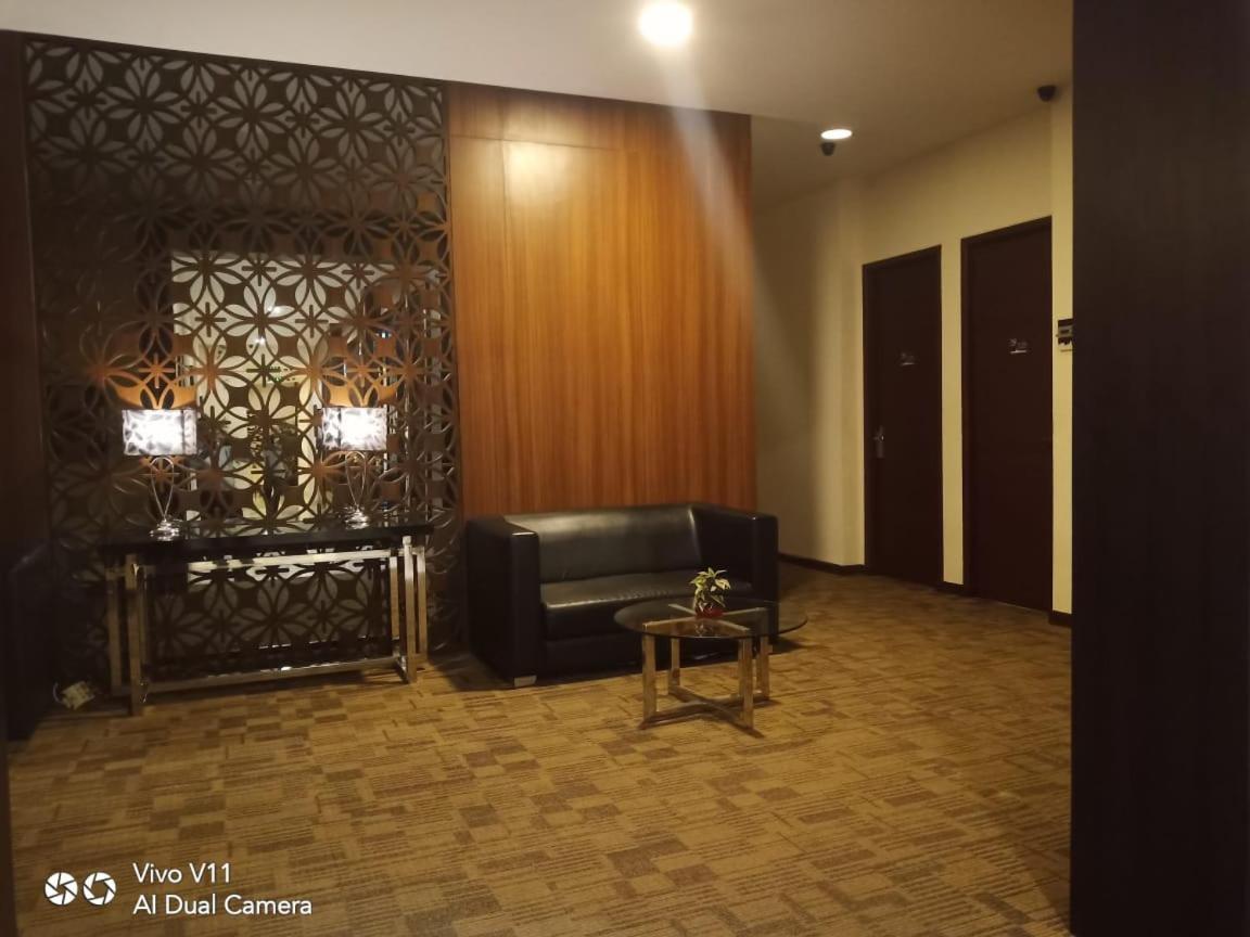 Ayla City Hotel Sorong Esterno foto
