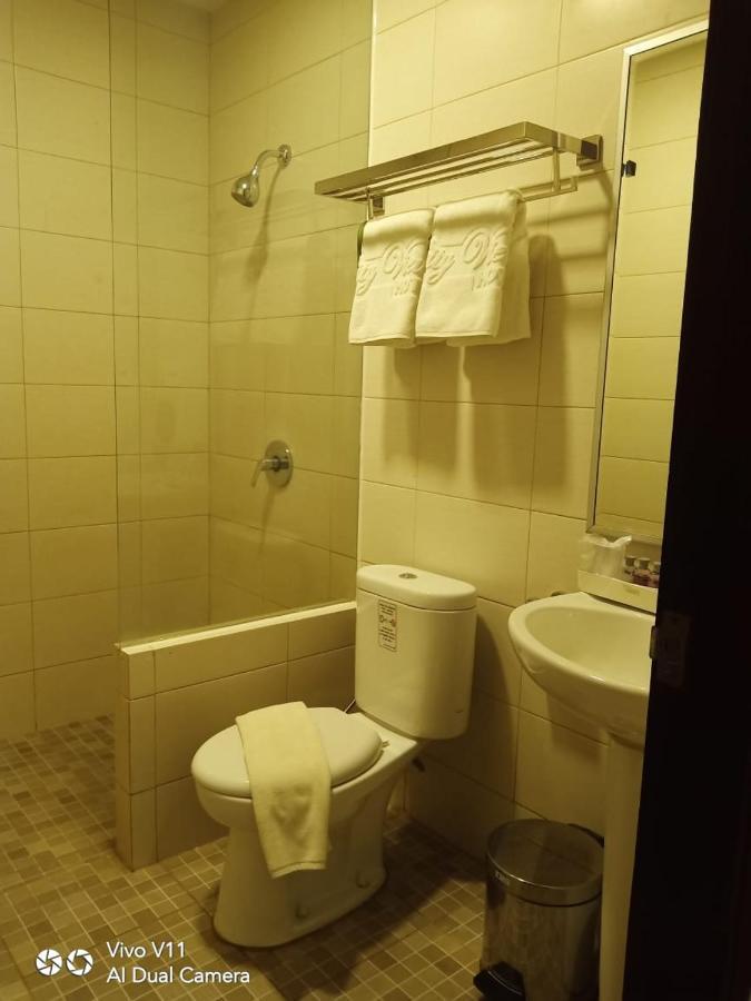 Ayla City Hotel Sorong Esterno foto