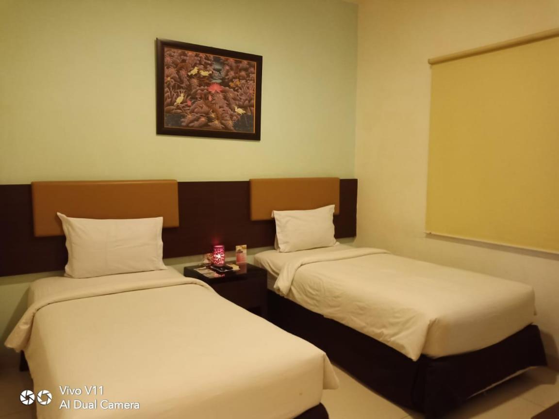 Ayla City Hotel Sorong Esterno foto