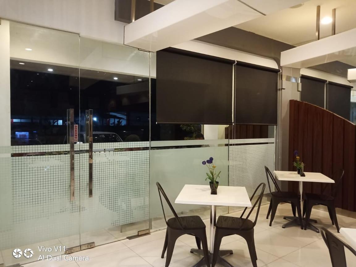 Ayla City Hotel Sorong Esterno foto