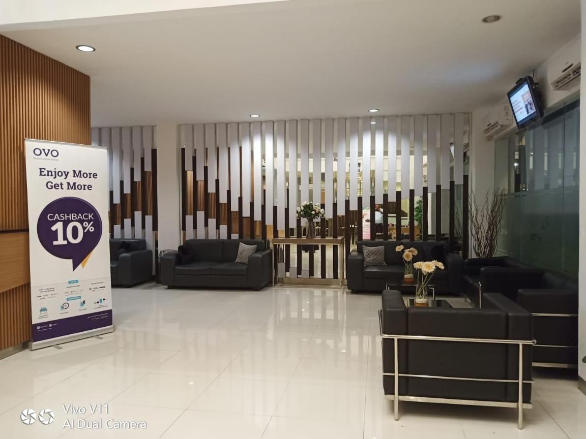 Ayla City Hotel Sorong Esterno foto