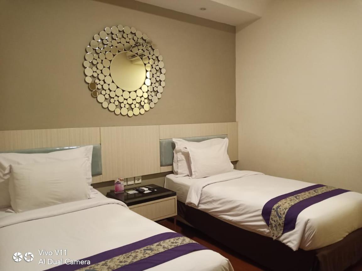 Ayla City Hotel Sorong Esterno foto