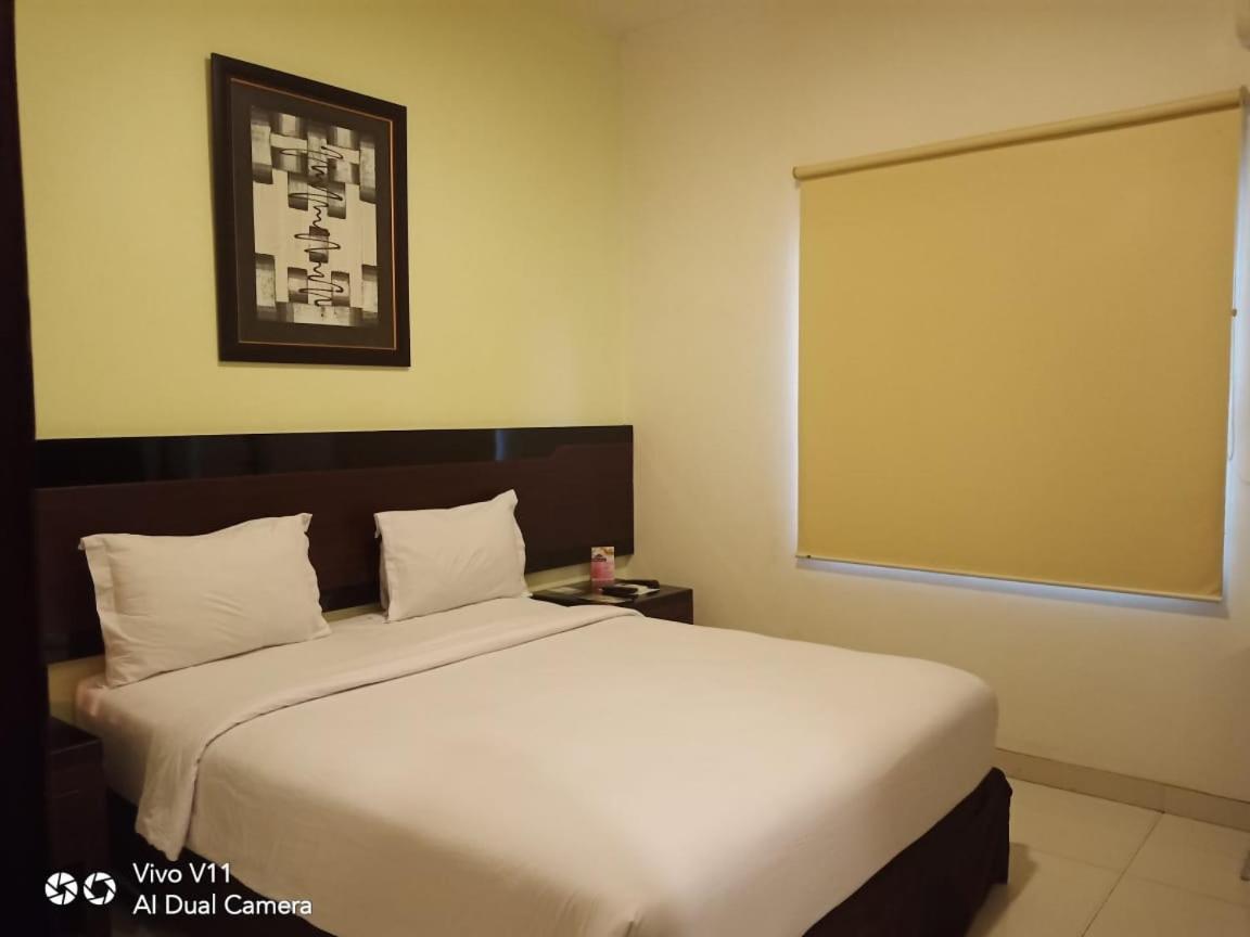 Ayla City Hotel Sorong Esterno foto