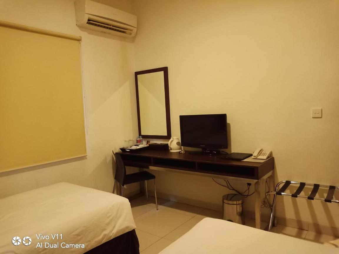 Ayla City Hotel Sorong Esterno foto