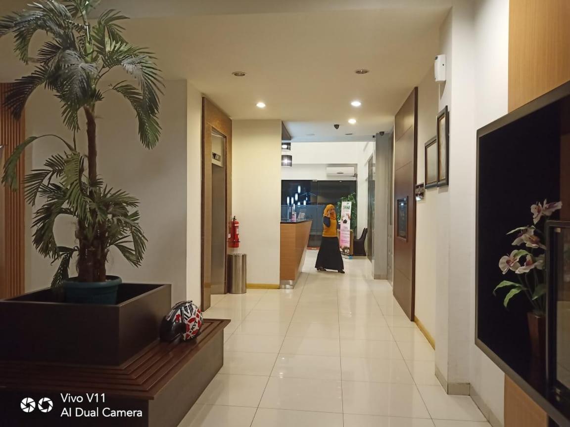 Ayla City Hotel Sorong Esterno foto