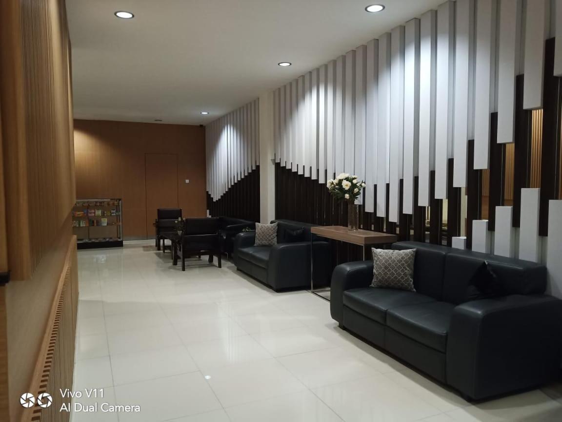 Ayla City Hotel Sorong Esterno foto
