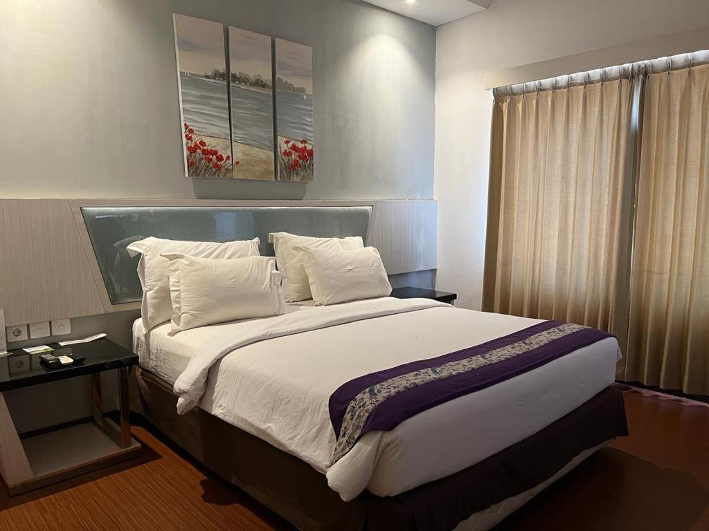 Ayla City Hotel Sorong Esterno foto