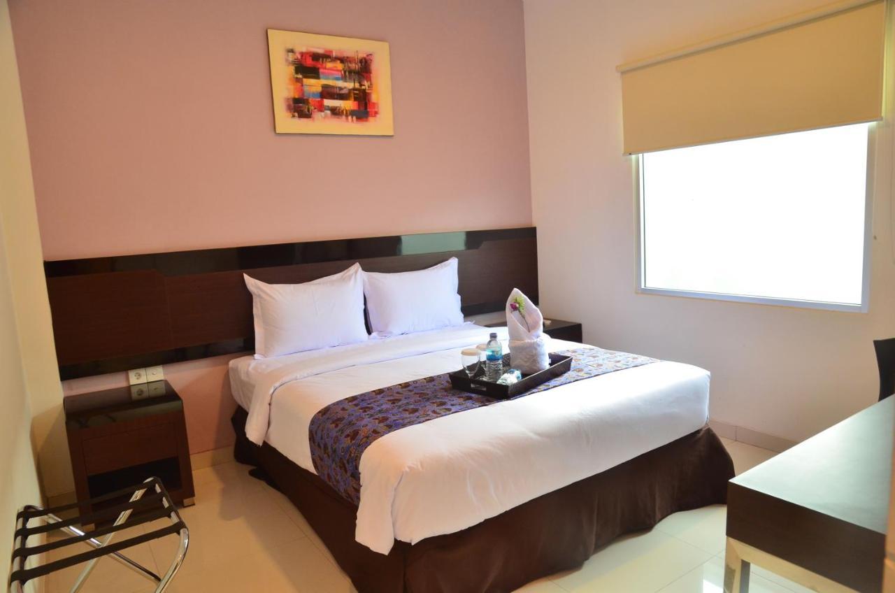 Ayla City Hotel Sorong Esterno foto