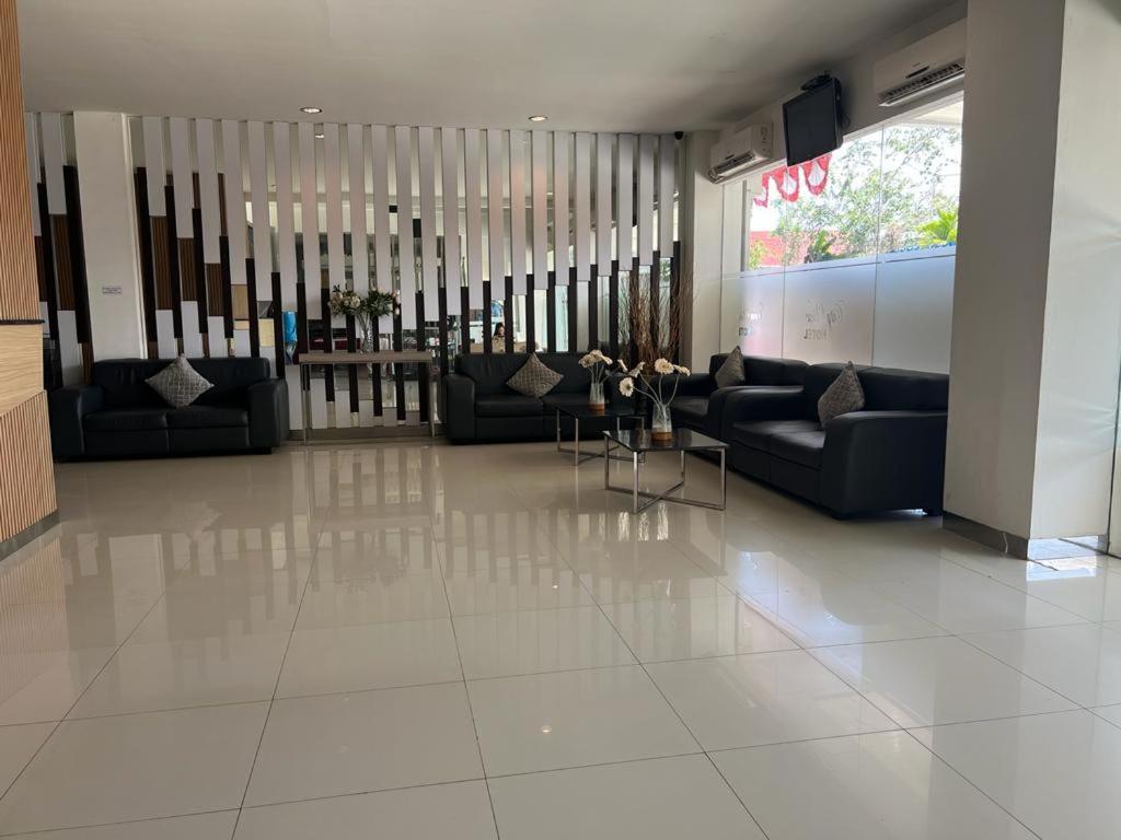 Ayla City Hotel Sorong Esterno foto