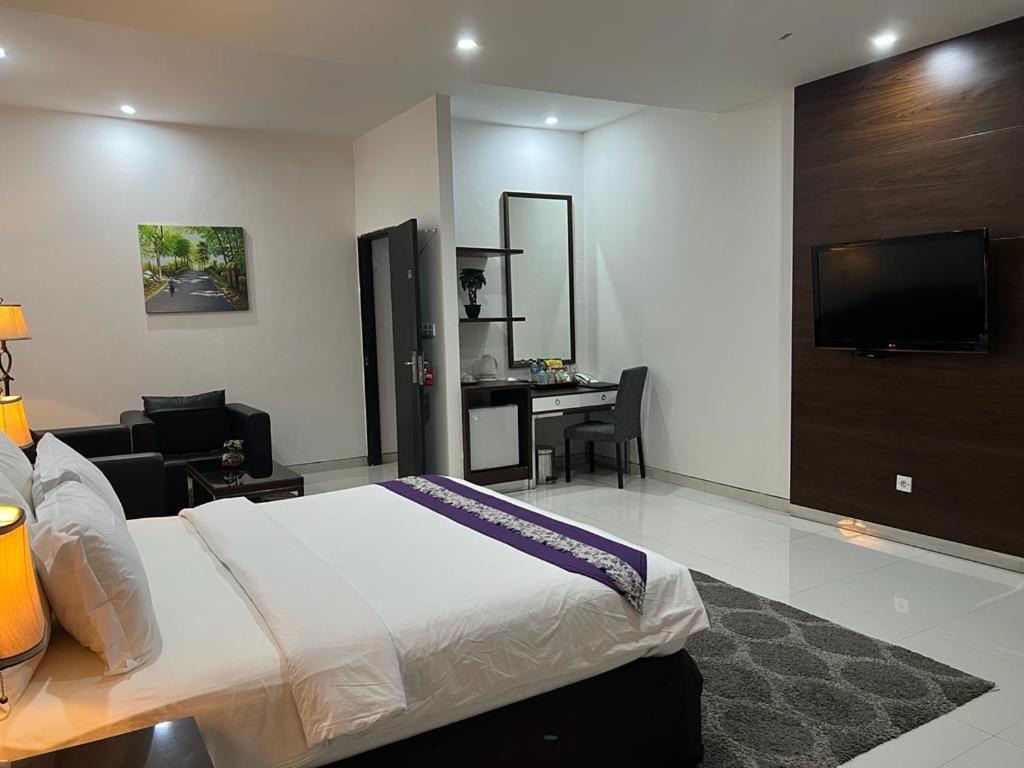 Ayla City Hotel Sorong Esterno foto