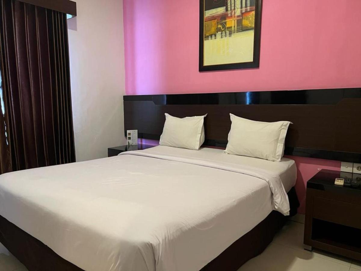 Ayla City Hotel Sorong Esterno foto