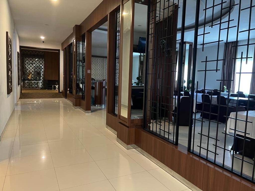 Ayla City Hotel Sorong Esterno foto