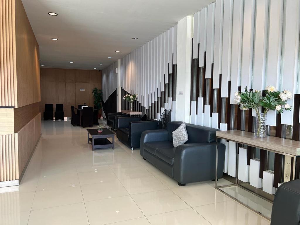Ayla City Hotel Sorong Esterno foto