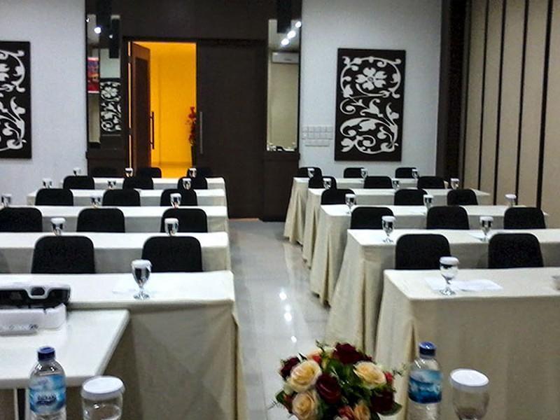 Ayla City Hotel Sorong Esterno foto