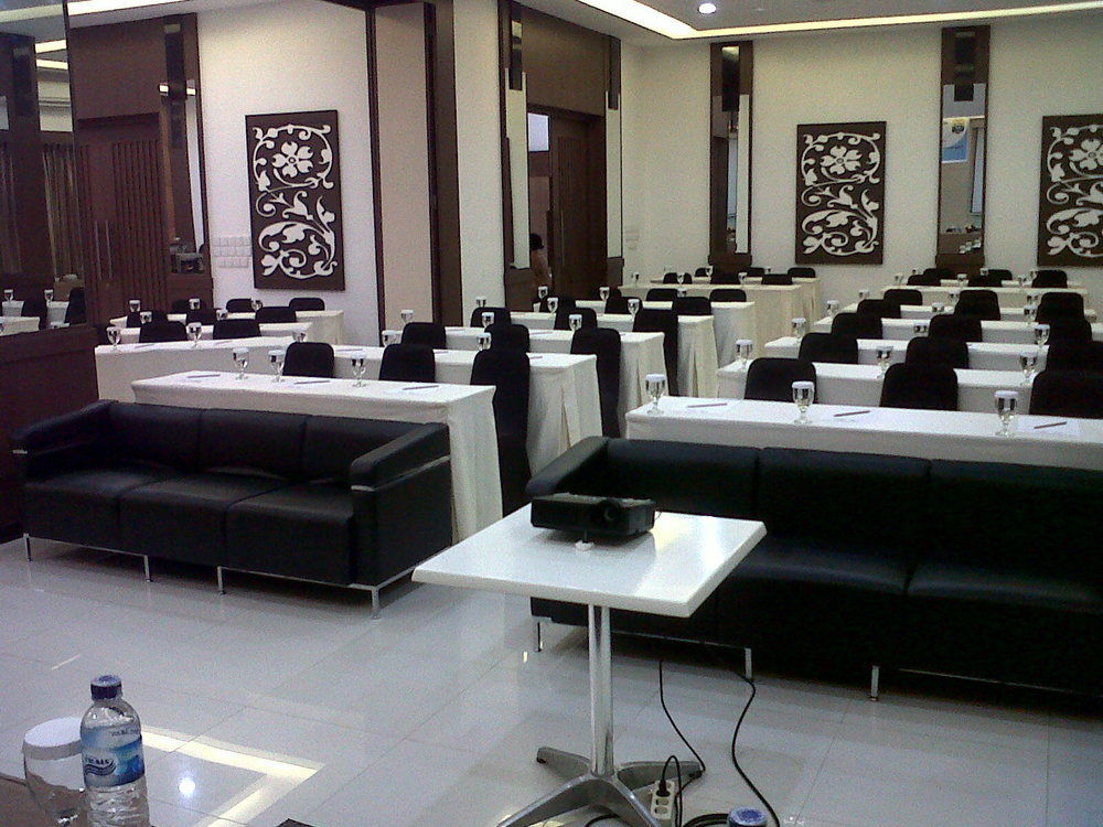 Ayla City Hotel Sorong Esterno foto
